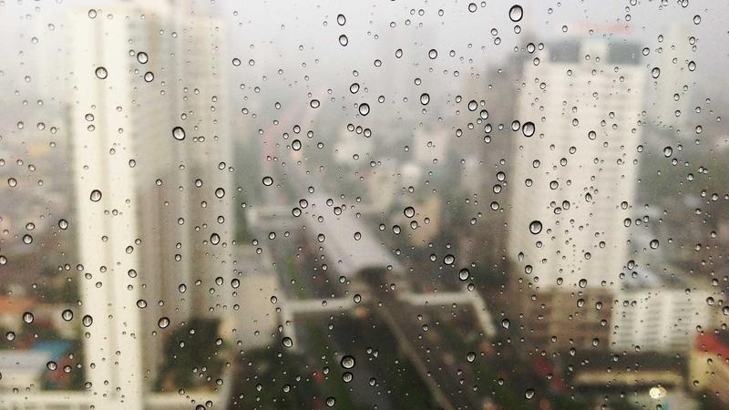 搜索引擎关键词联想与结果页示意